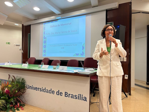 Fátima Sousa defende memorial e recebe título de Professora Titular da UnB